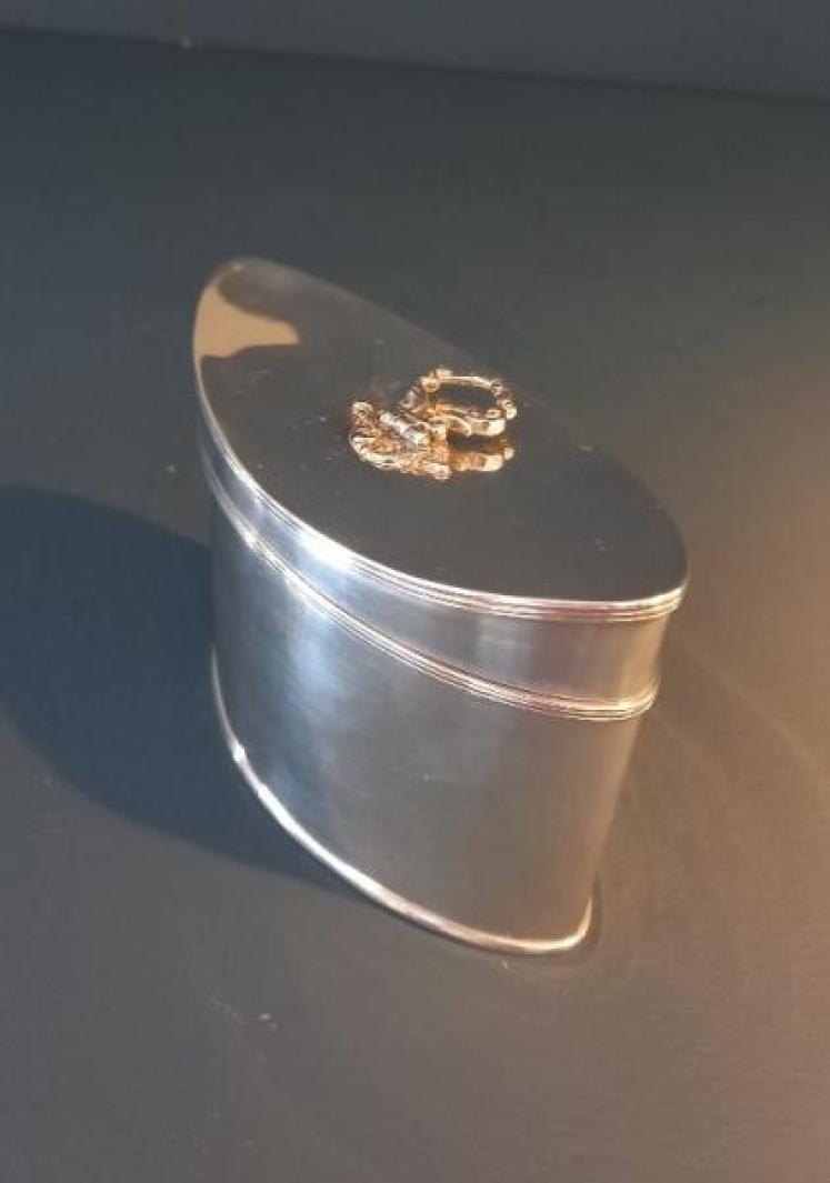 George V Period Silver Oval Dished Top Tea Caddy - Image 3