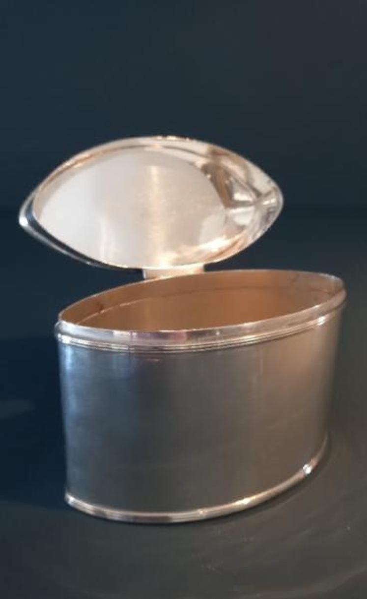 George V Period Silver Oval Dished Top Tea Caddy - Image 4