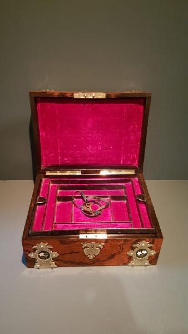 Outstanding Quality Victorian Jewellery Box - Image 6