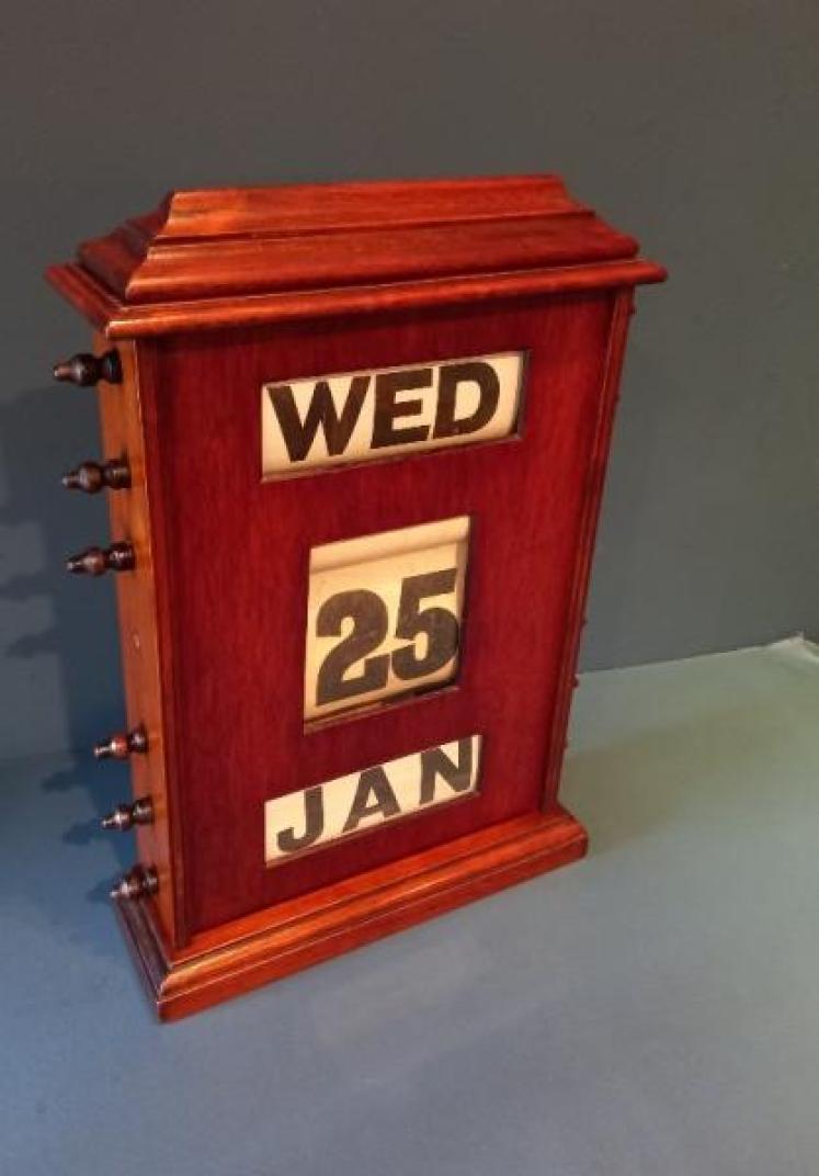 18" Edwardian Perpetual Desk Calendar - Image 7
