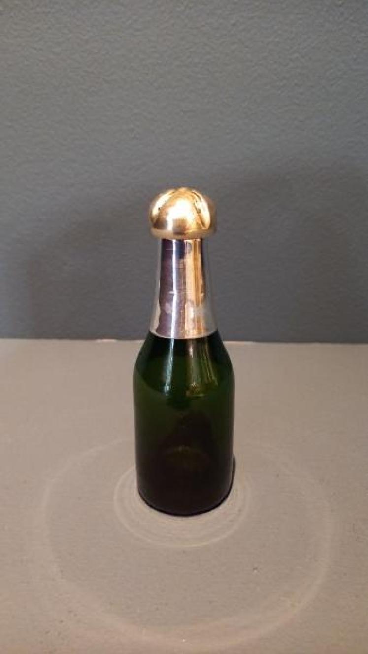 19th Century Silver & Gilt Wine Bottle Pounce Pot - Image 1
