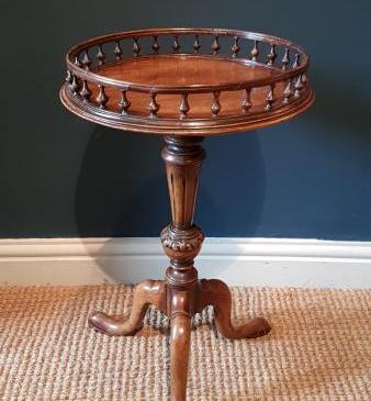 Quality Edwardian Mahogany Wine Table