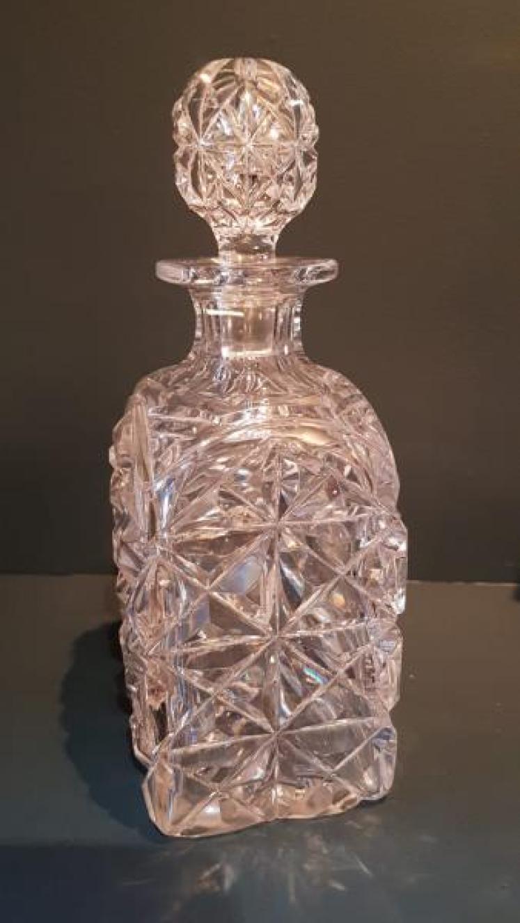 Victorian Mahogany and Cut Crystal Tantalus - Image 4