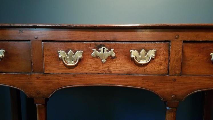 Small George II Oak Pot Board Dresser  - Image 2