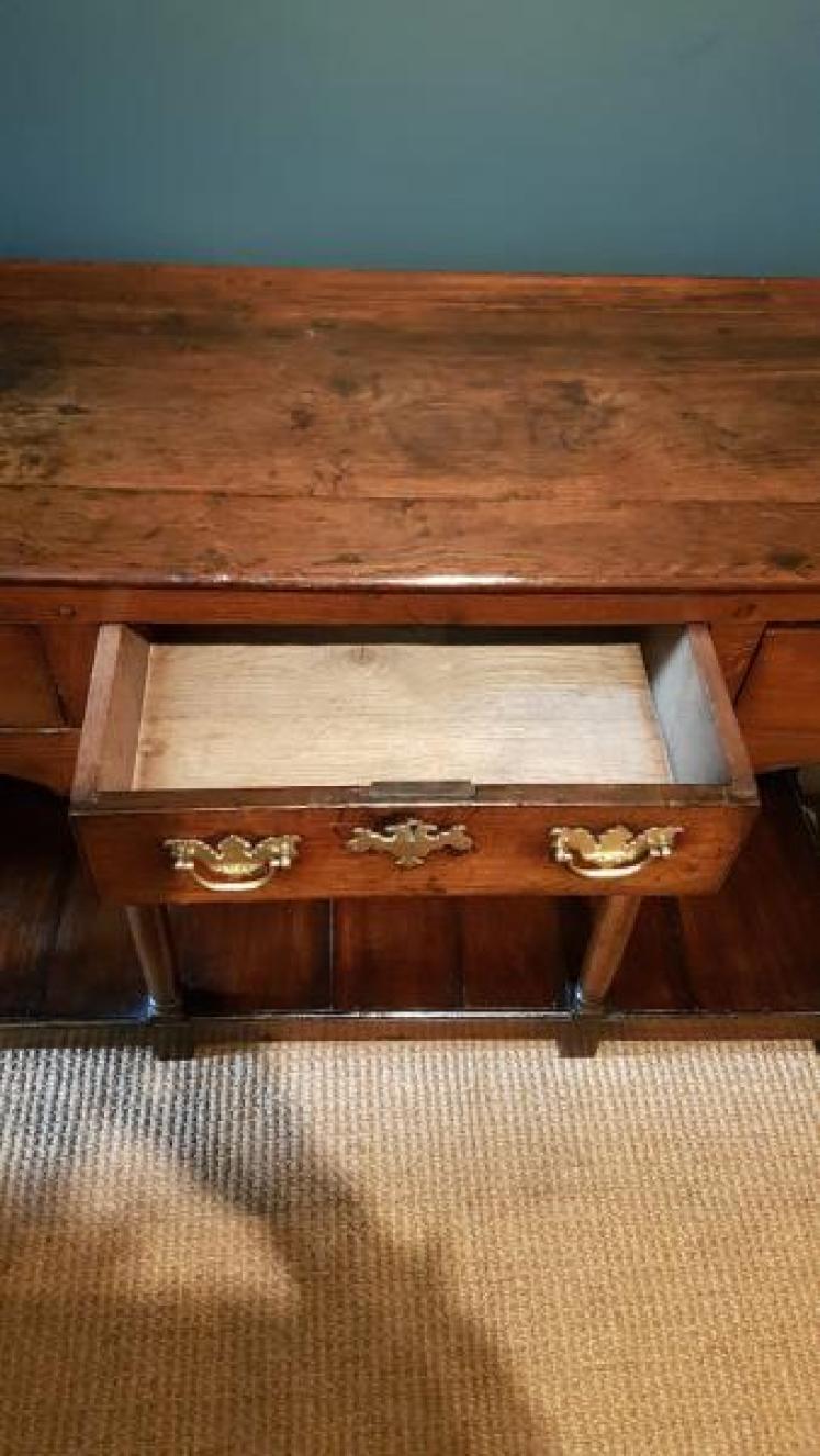 Small George II Oak Pot Board Dresser  - Image 5