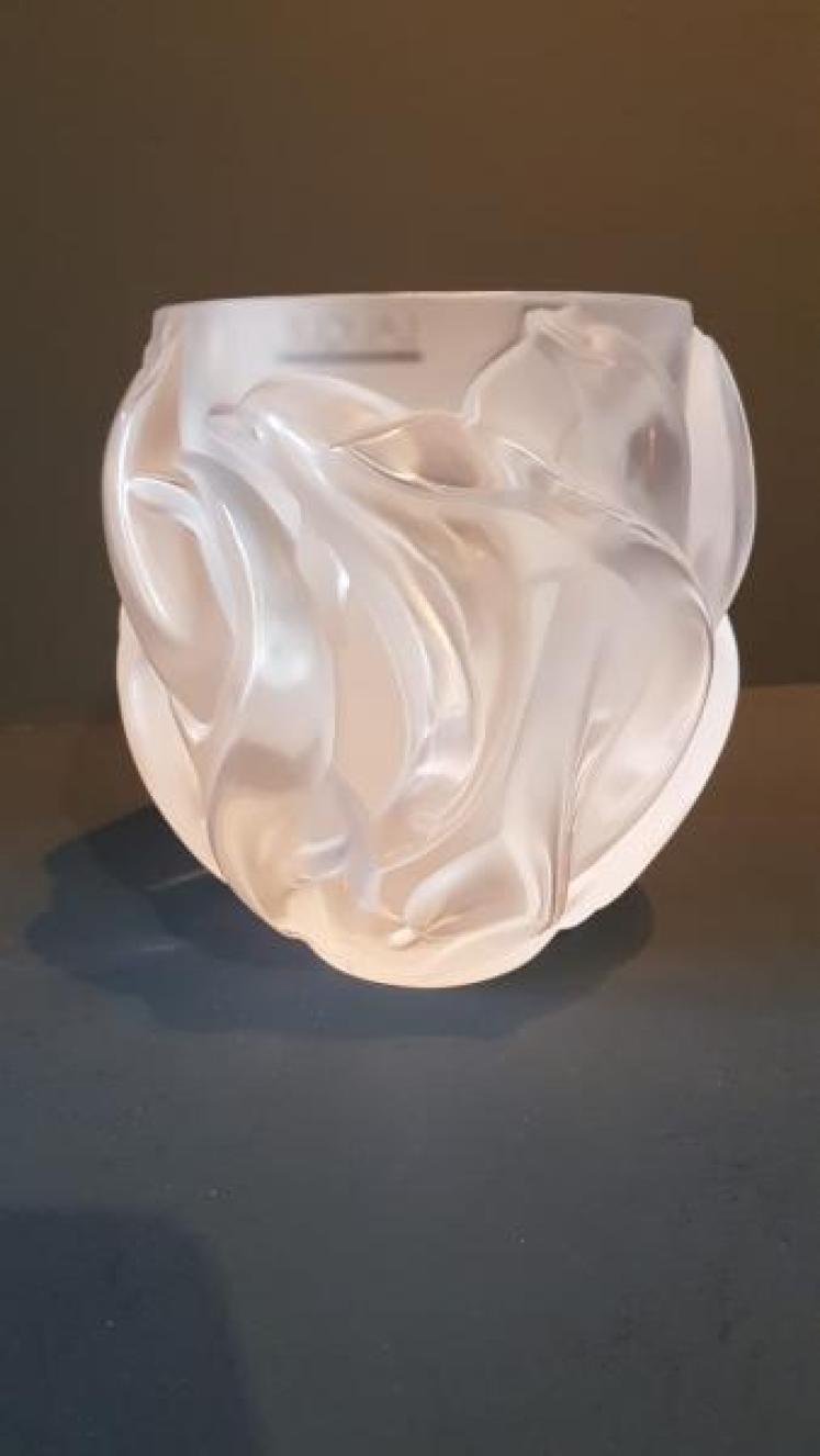 Lalique Dolphins Vase - Image 3