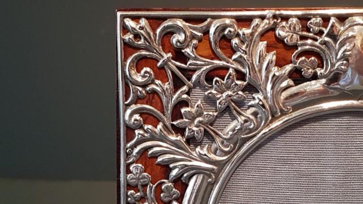 Superb Victorian Silver Double Photo Frame - Image 3