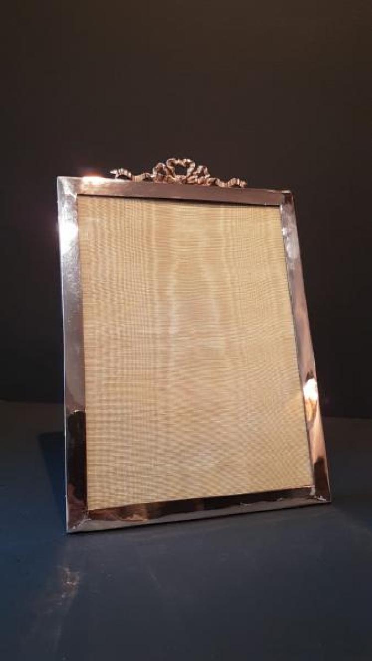 Silver Frame with Ribbon Crest - Image 1