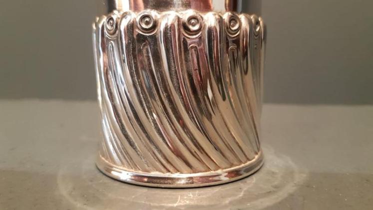Childs Silver Mug by William Comyns - Image 2