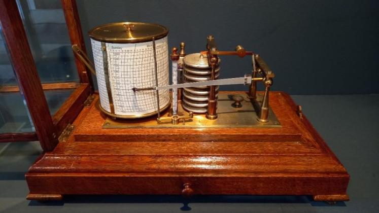 Antique Negretti & Zambra Polished Oak Barograph - Image 2