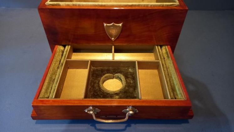 Superb Mid Victorian Walnut Glass Top Jewellery Box - Image 2
