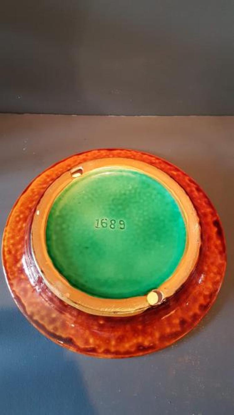 Large Victorian Majolica Cheese Dish - Image 3