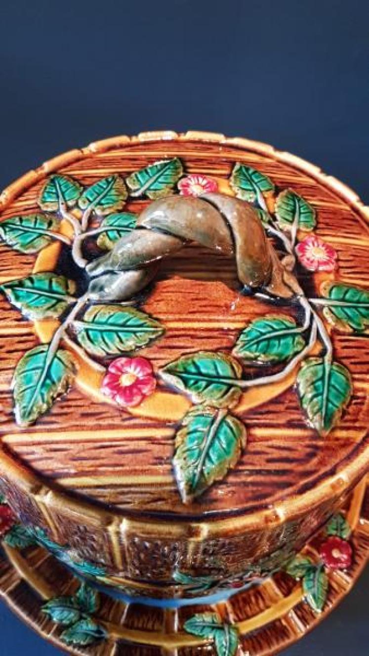 Large Victorian Majolica Cheese Dish - Image 5
