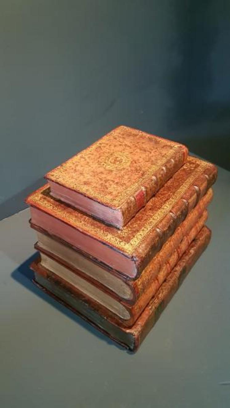Leather Stack of Books Tantalus Box - Image 2