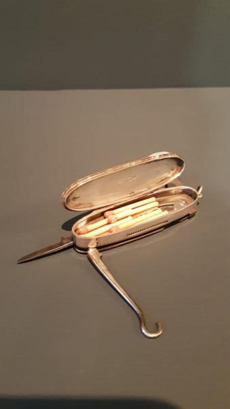 Unusual Silver Vesta and Pen Knife - Image 1