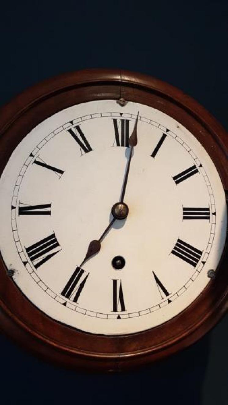 Victorian Walnut 8" Dial Clock - Image 3
