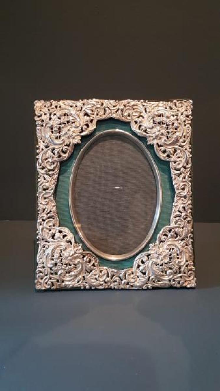 Decorative Victorian Silver Photo Frame - Image 1