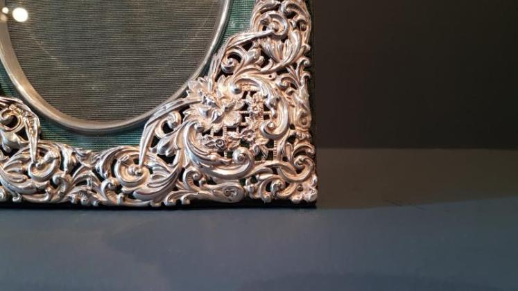 Decorative Victorian Silver Photo Frame - Image 5