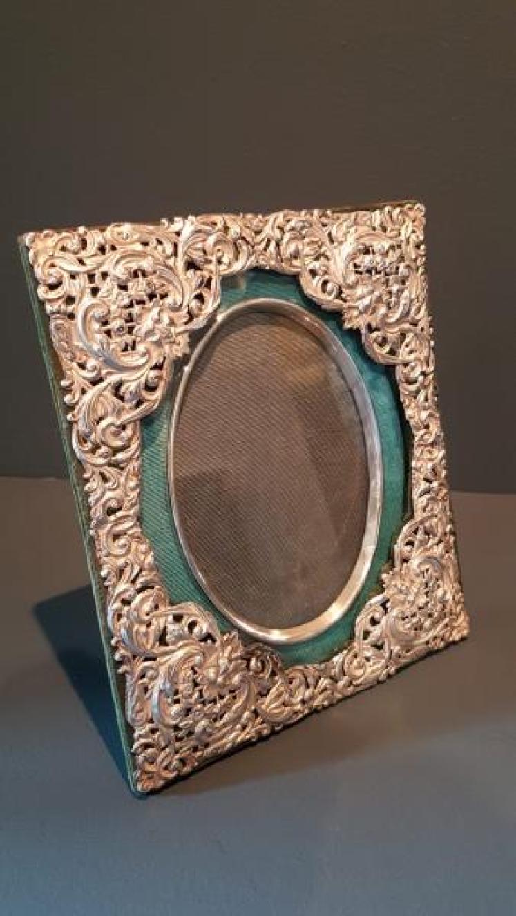 Decorative Victorian Silver Photo Frame - Image 6