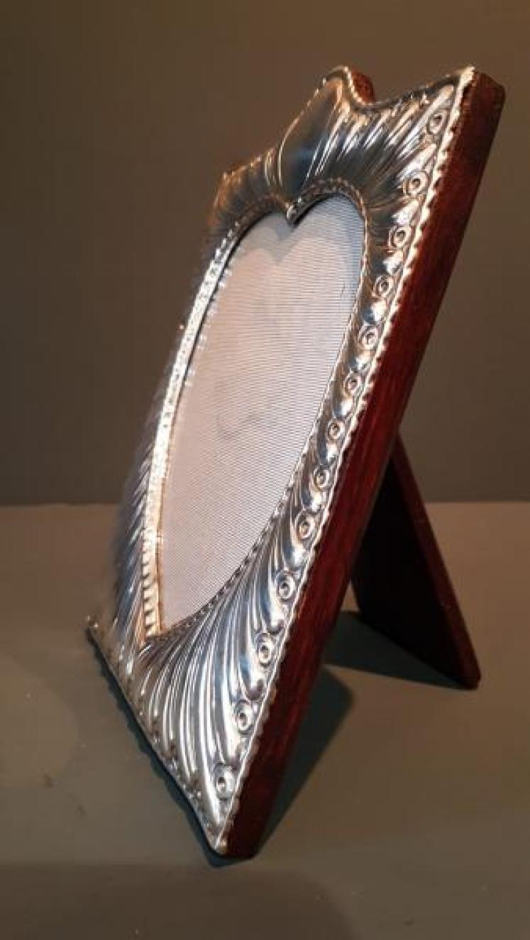 William Comyns Silver Heart Shaped Photo Frame - Image 3