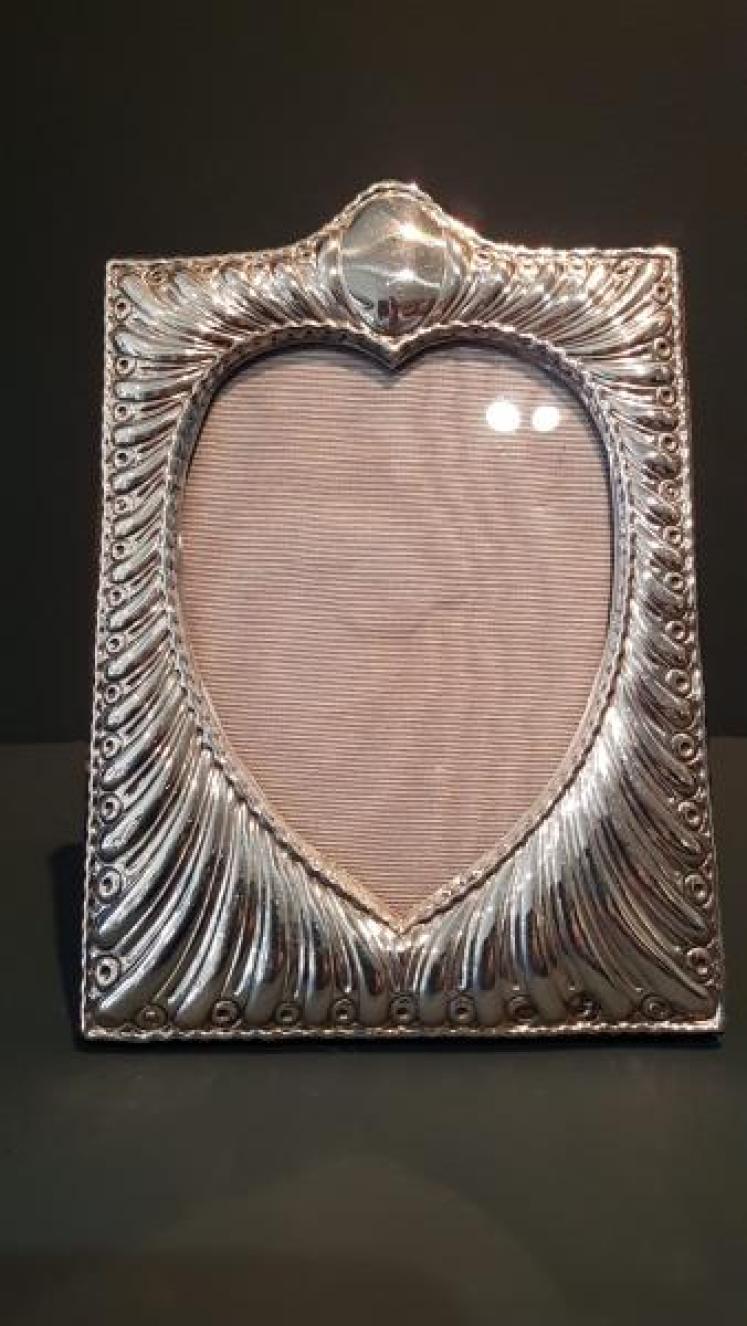 William Comyns Silver Heart Shaped Photo Frame - Image 7