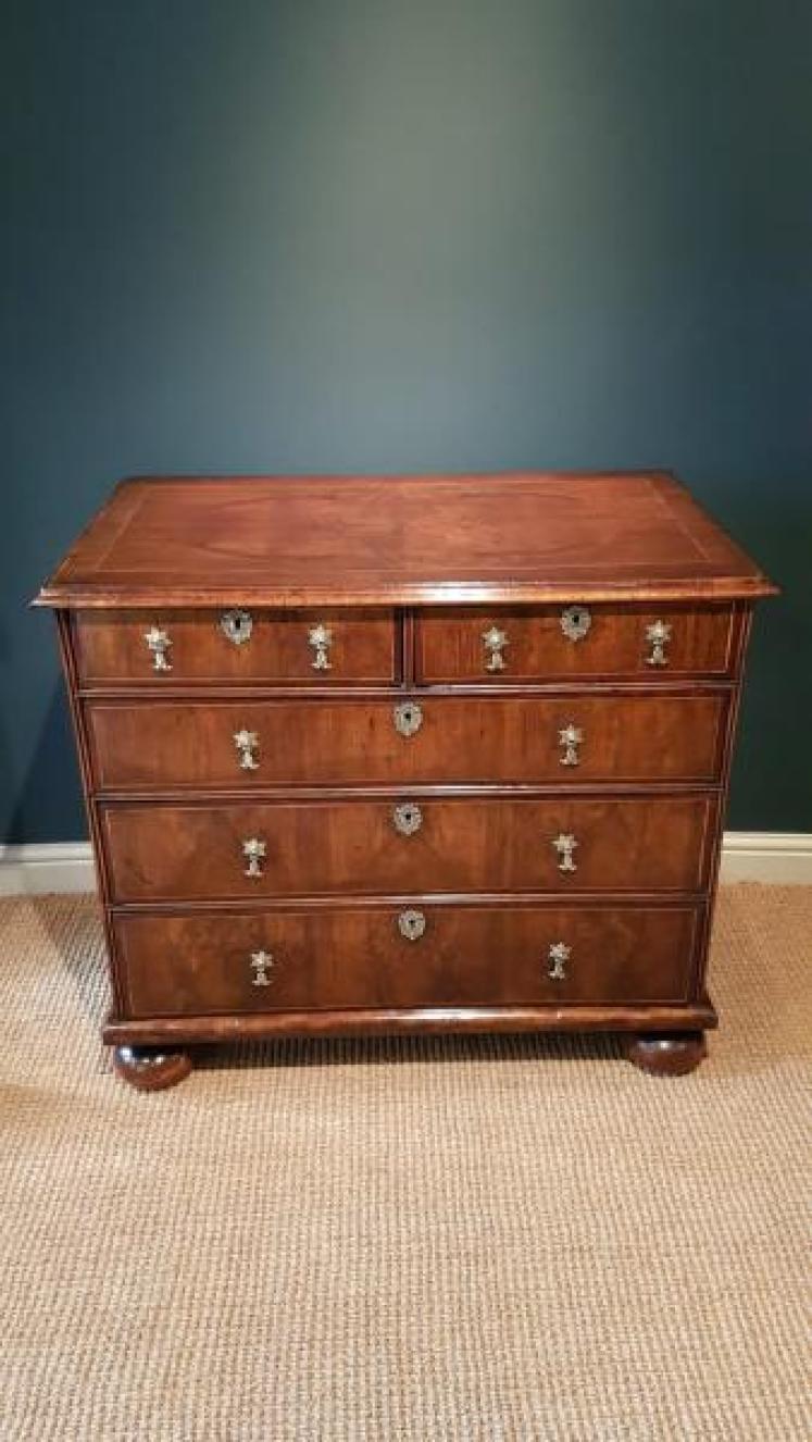 George I Walnut Chest of Drawers - Image 1