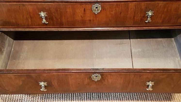 George I Walnut Chest of Drawers - Image 3