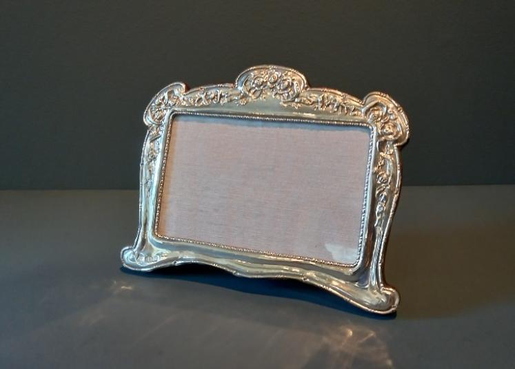 Antique Edwardian Period Silver Shaped Photo Frame - Image 1