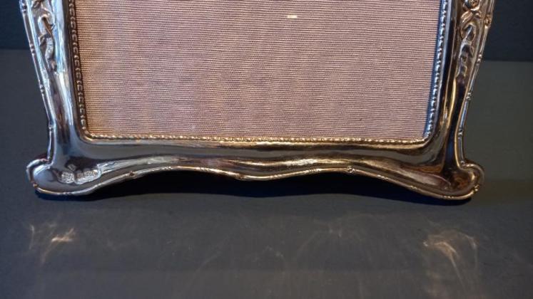 Antique Edwardian Period Silver Shaped Photo Frame - Image 3