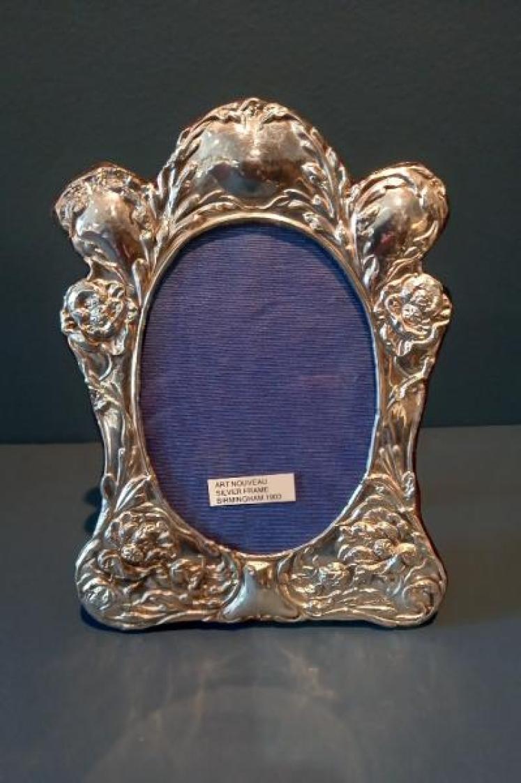 Art Nouveau Silver Flower Decorated Photo Frame - Image 1