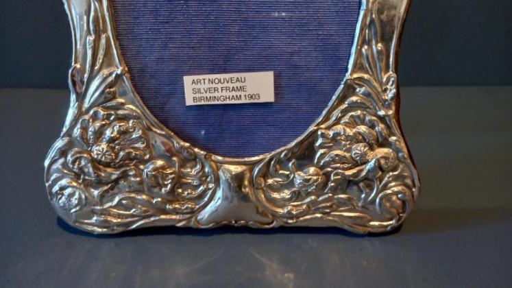 Art Nouveau Silver Flower Decorated Photo Frame - Image 2