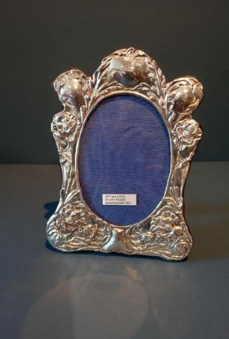 Art Nouveau Silver Flower Decorated Photo Frame - Image 7