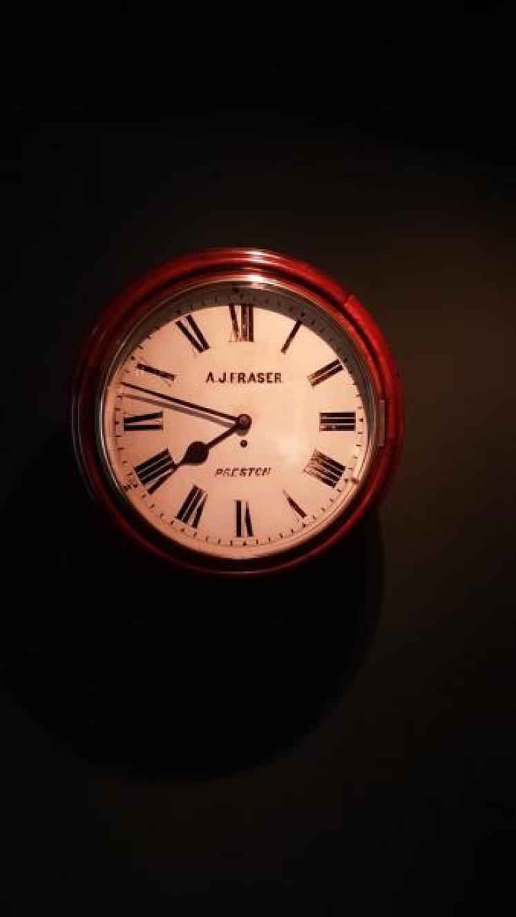 Fraser Preston 14" Fusee Dial Clock - Image 1