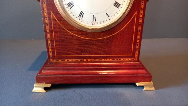 Antique Bracket Style Chequered Inlay Mantel Clock - Image 4