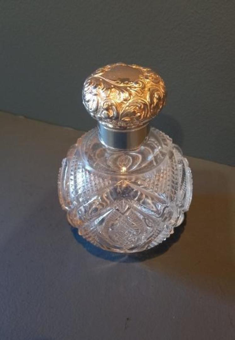 Victorian Silver Topped Crystal Cut Scent Bottle - Image 2