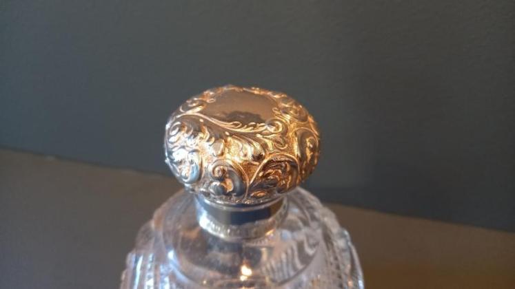 Victorian Silver Topped Crystal Cut Scent Bottle - Image 3