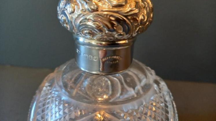 Victorian Silver Topped Crystal Cut Scent Bottle - Image 4