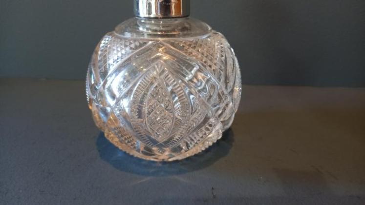 Victorian Silver Topped Crystal Cut Scent Bottle - Image 5