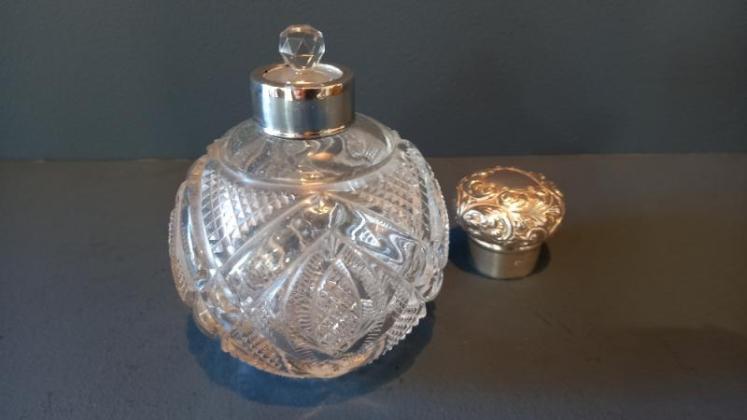 Victorian Silver Topped Crystal Cut Scent Bottle - Image 7
