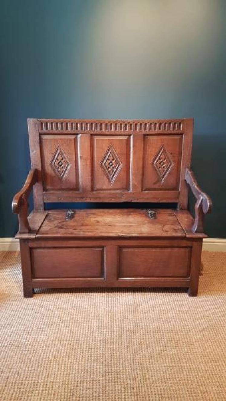 Small Period Oak Box Settle - Image 1