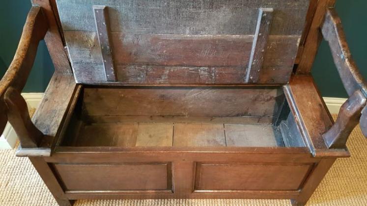 Small Period Oak Box Settle - Image 4