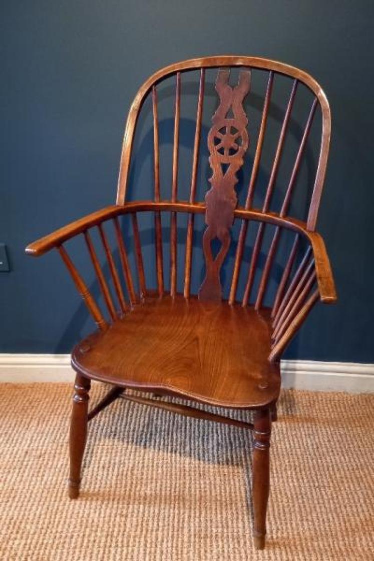 Early Victorian Ash & Elm Comb Back Windsor Armchair - Image 2