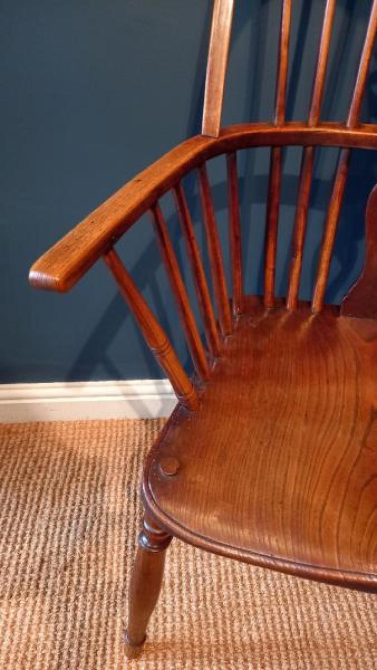 Early Victorian Ash & Elm Comb Back Windsor Armchair - Image 4