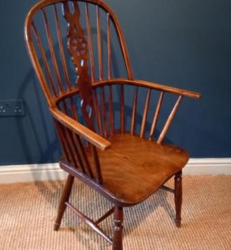 Early Victorian Ash & Elm Comb Back Windsor Armchair