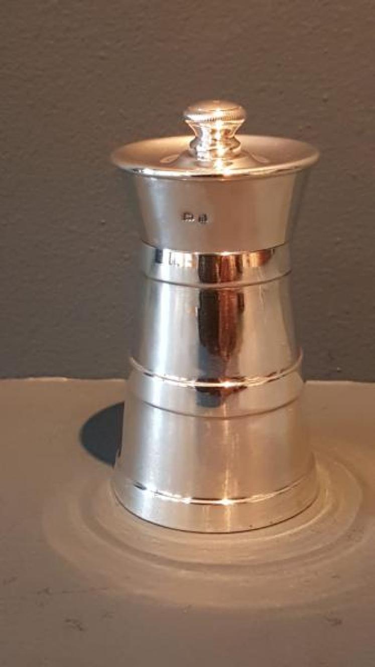 George V Silver Pepper Grinder - Image 6