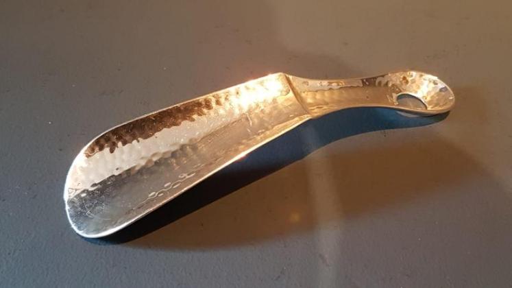 Planished Edinburgh Silver Shoe Horn - Image 1