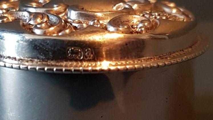 Victorian Embossed Silver Pill Box - Image 3