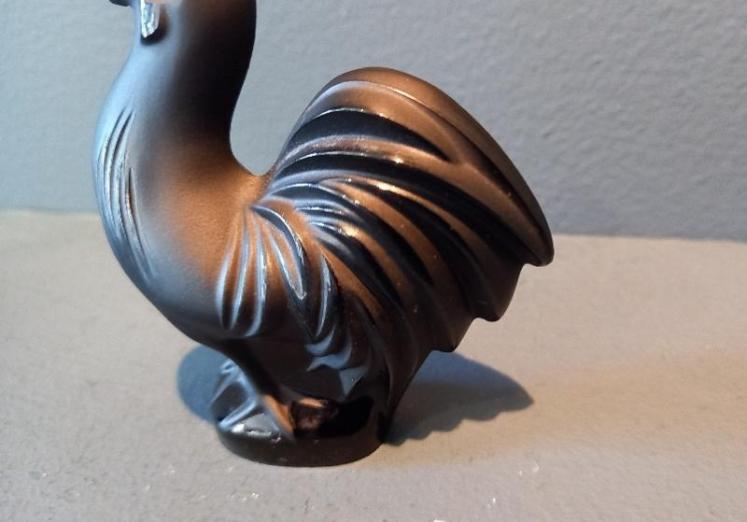 Unusual Lalique Black Opalescent Cockerel - Image 2