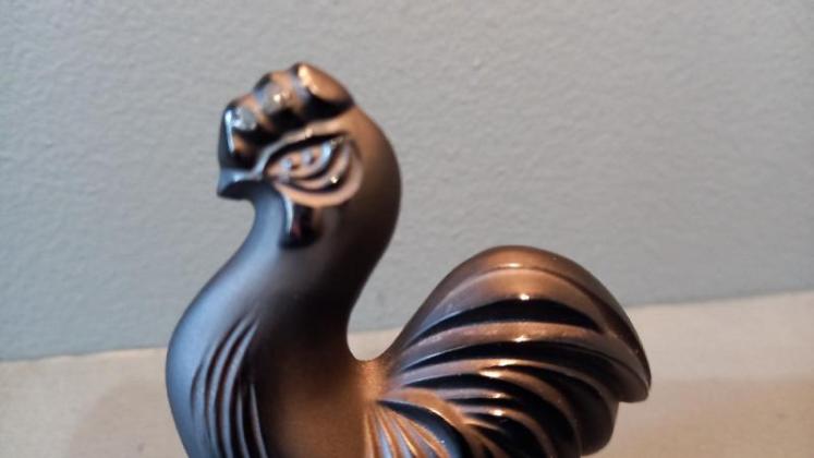 Unusual Lalique Black Opalescent Cockerel - Image 3
