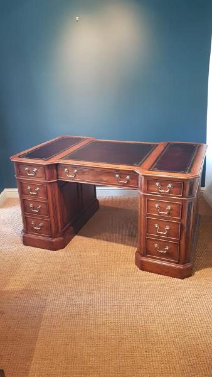 Superb Solid Oak Pedestal Desk - Image 1